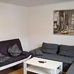 Haus Fuer Monteure In Бинген-на-Рейне