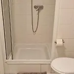 Haus Fuer Monteure In Бинген-на-Рейне